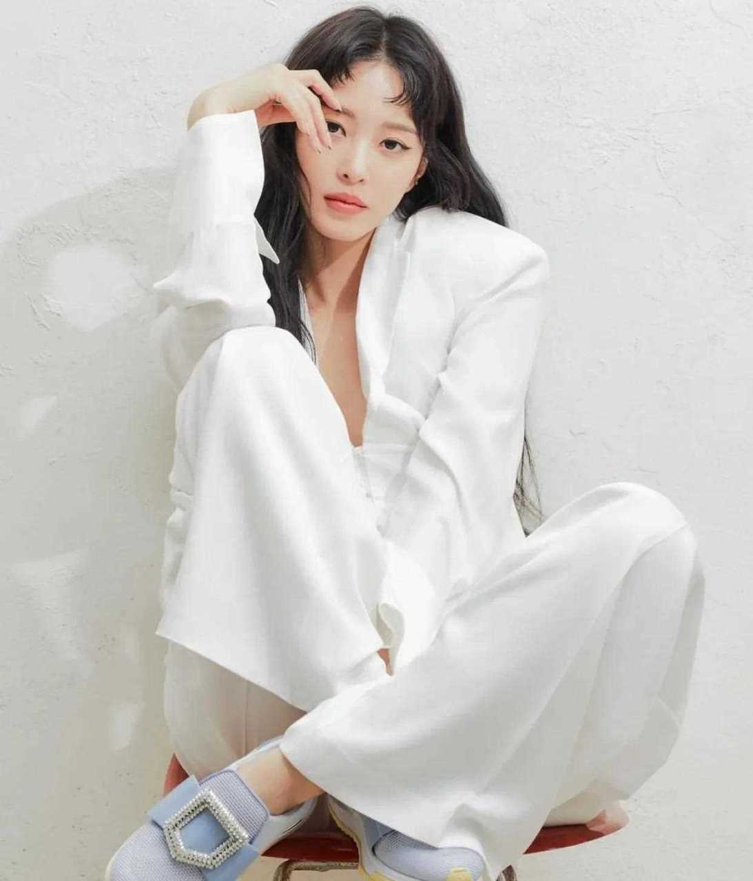 身材超级棒的韩剧女神:韩艺瑟 韩艺瑟在个人社交平台分享了最新广告