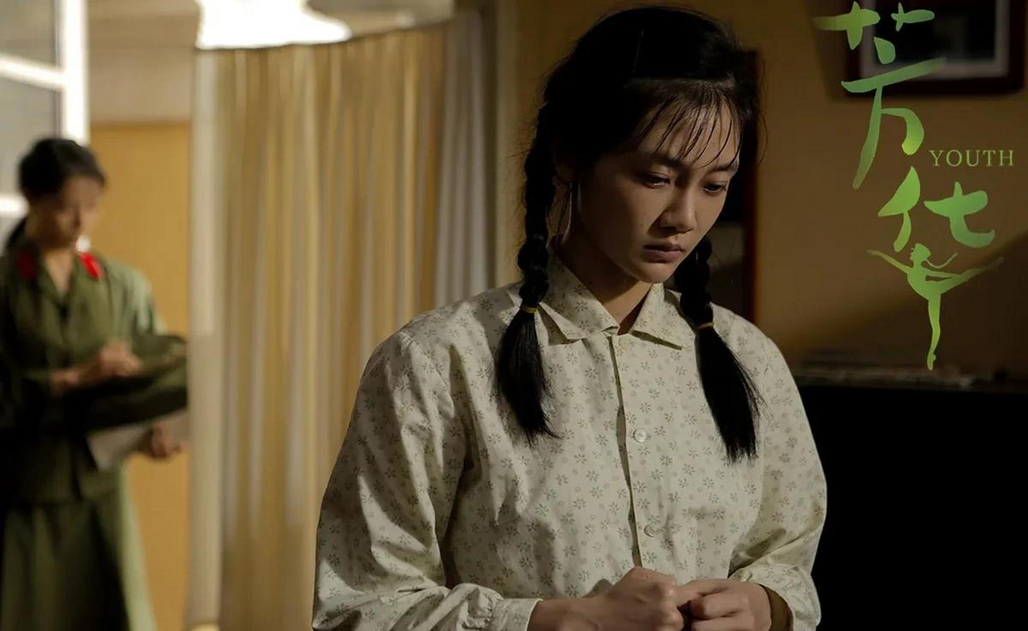 gif创作人# 《芳华》海选现场,1000多名靓丽女子跃跃欲试.