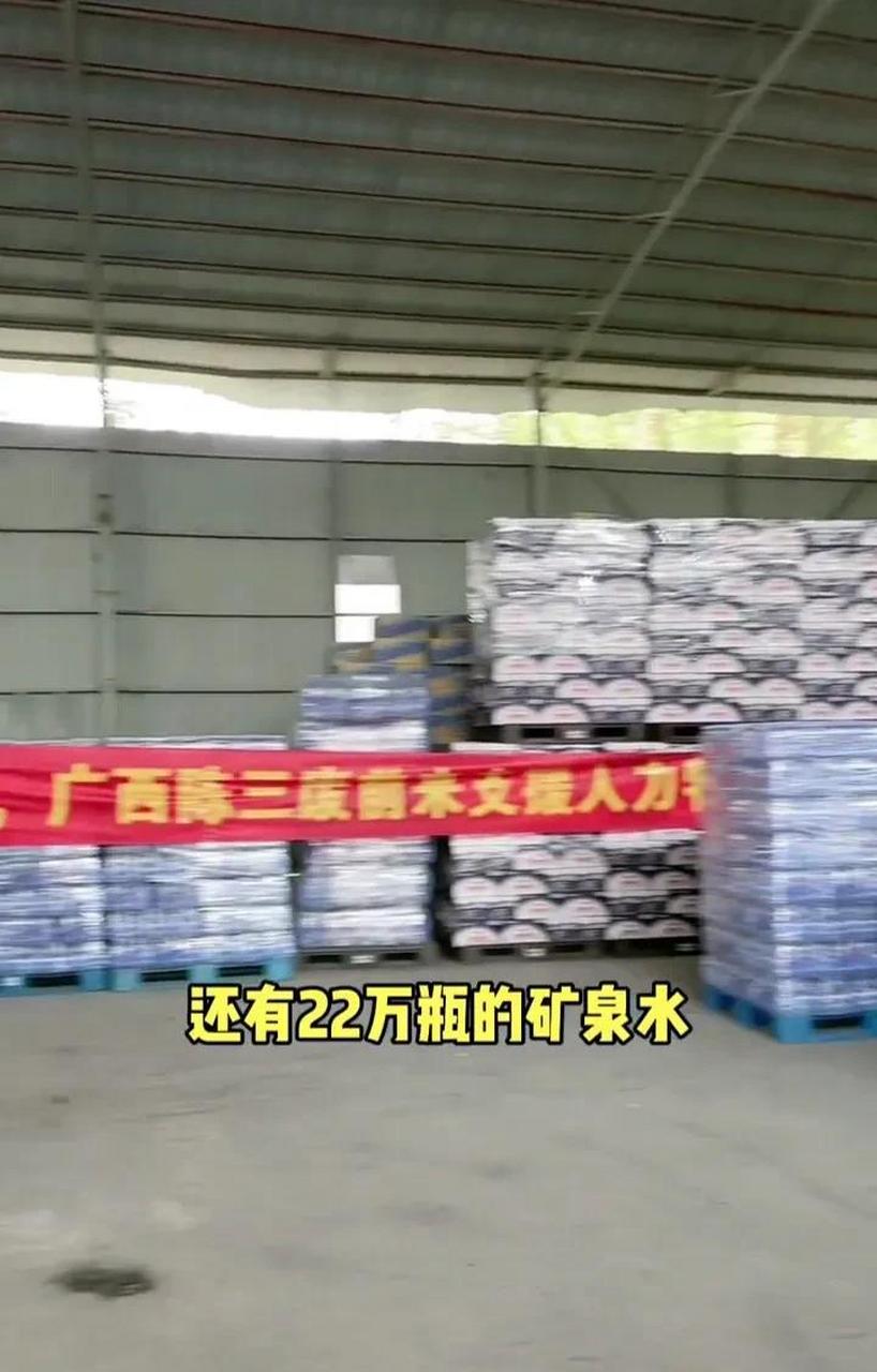 广西最有担当的网红陈三废捐赠百色九万三千桶泡面和22万瓶矿泉水,一