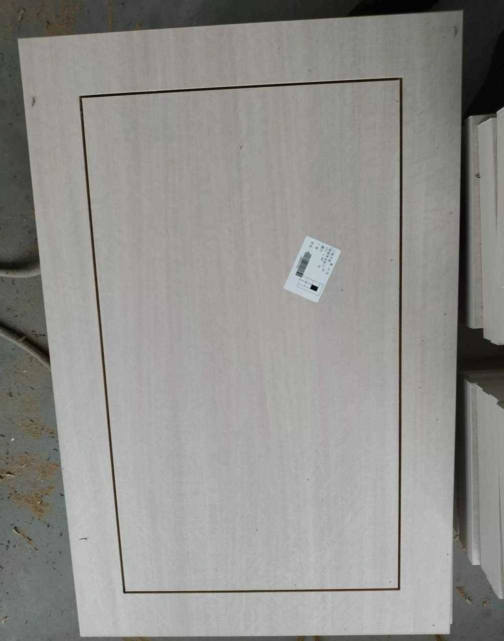 今日生产★亲奢风金属条门板做法 亲奢风,无非就是由玻璃,金属组成