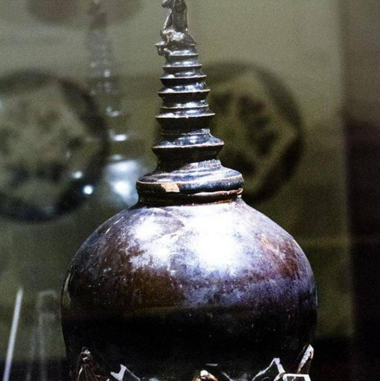 件塔式盖罐全名叫唐代黄堡窑黑釉塔式盖罐.