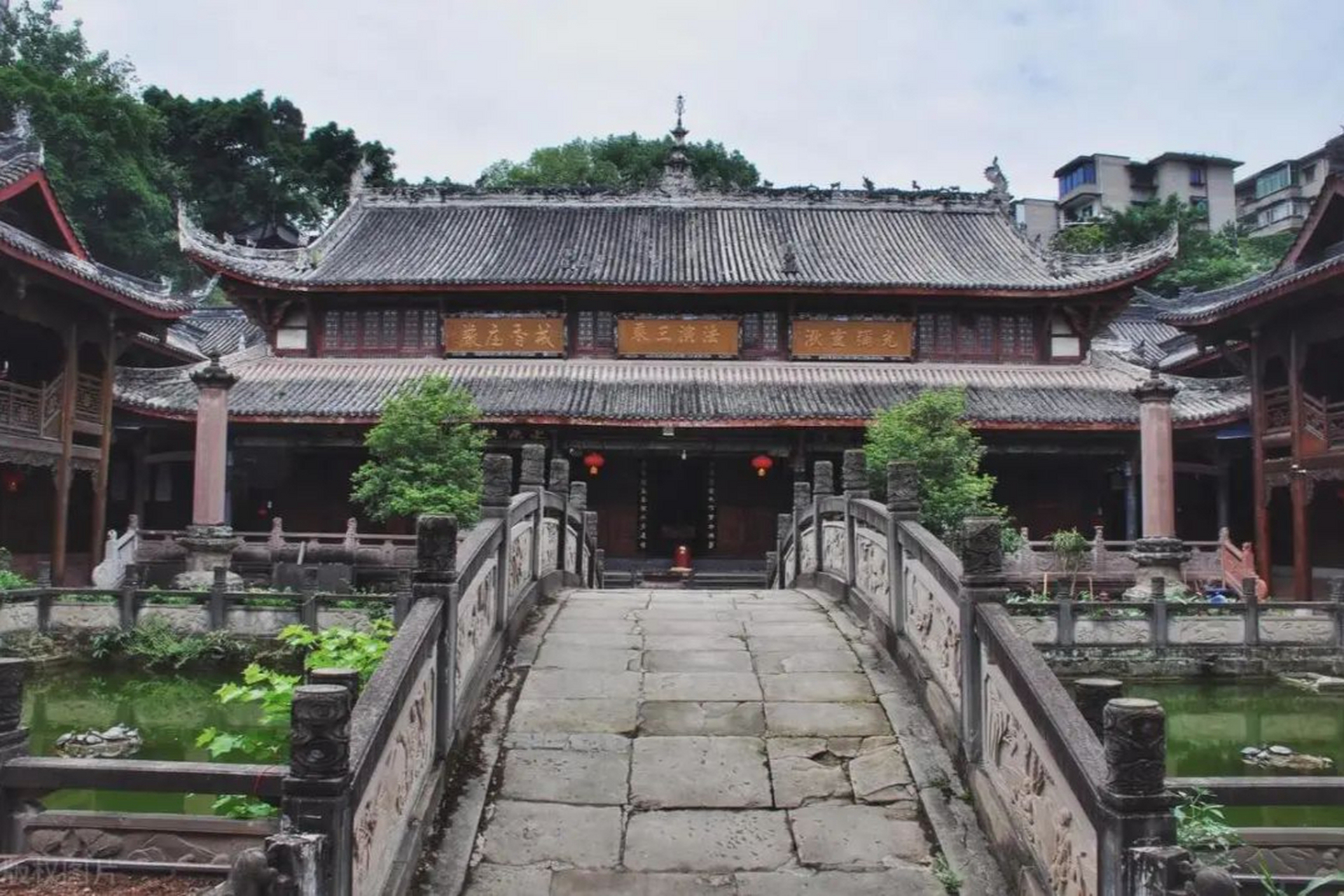 内江圣水寺,是一座典型的唐代建筑风格的寺院,也是四川著名的佛教名寺