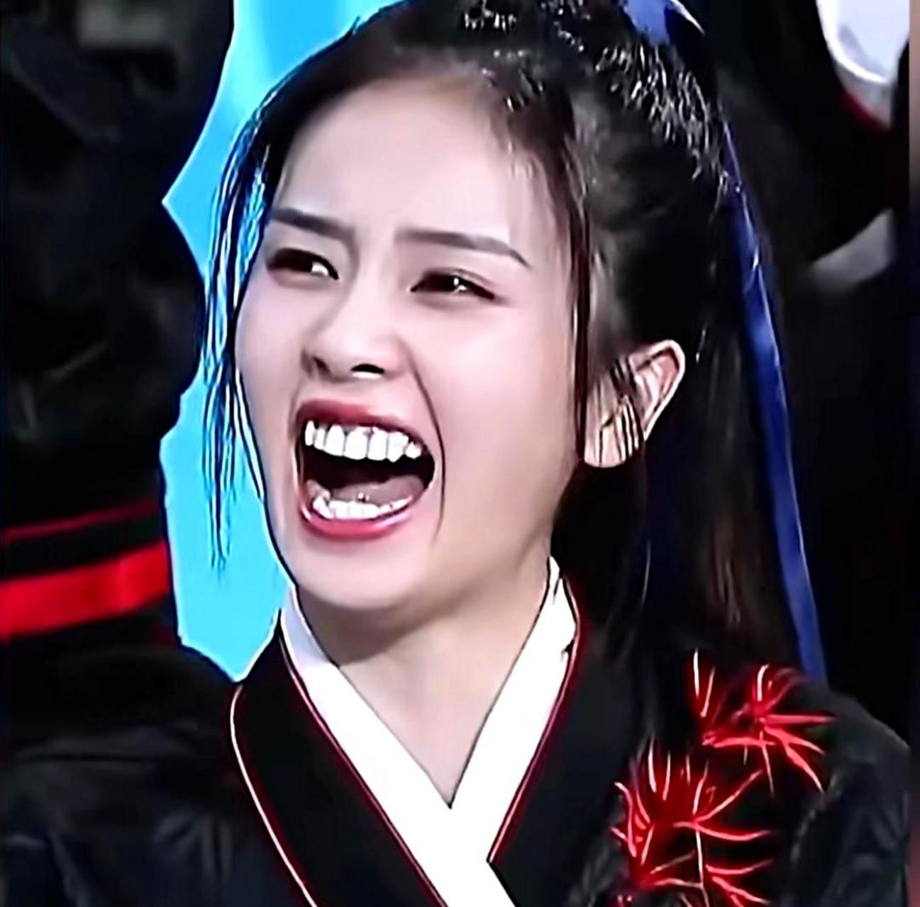 白鹿的辨识度主要在于它的牙齿.