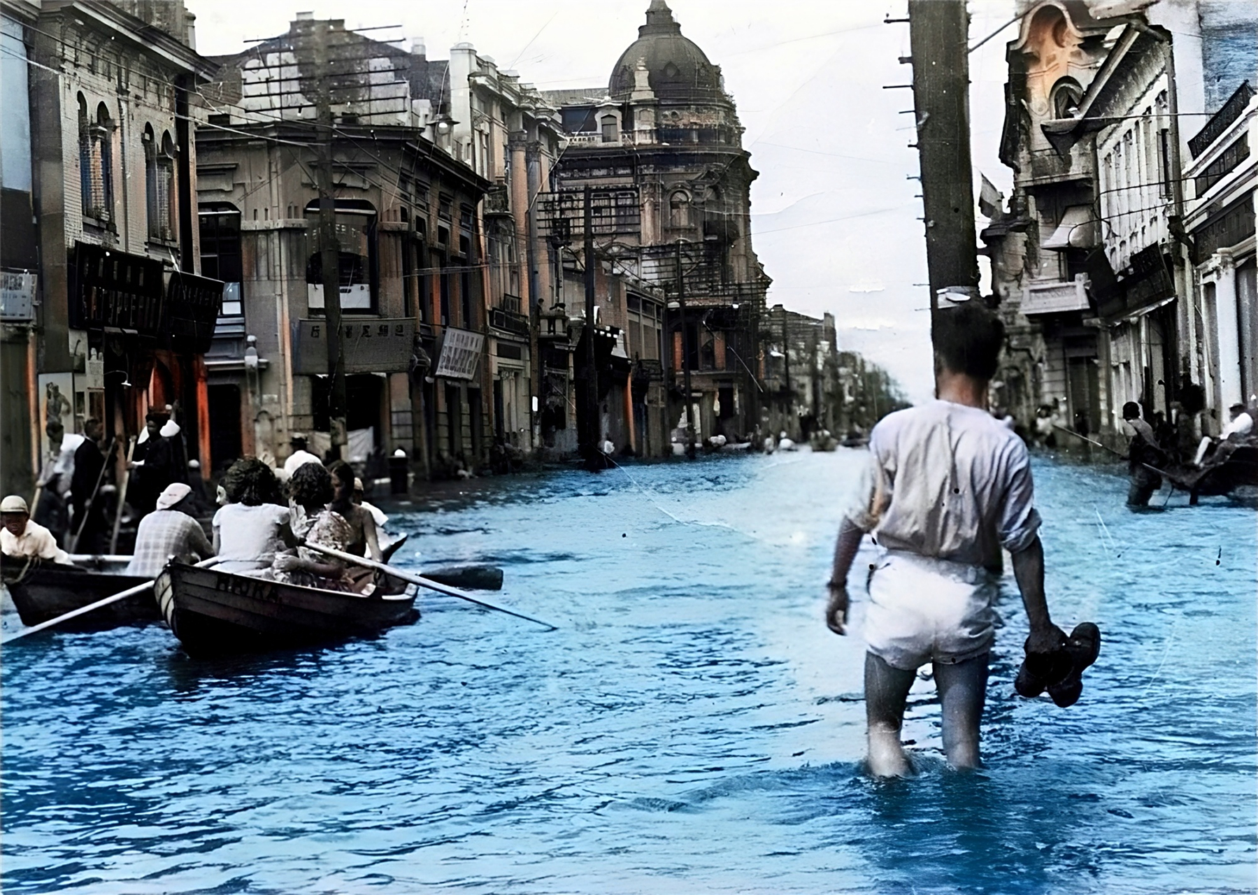 一九三二年七月,哈尔滨洪水中的圣索菲亚教堂