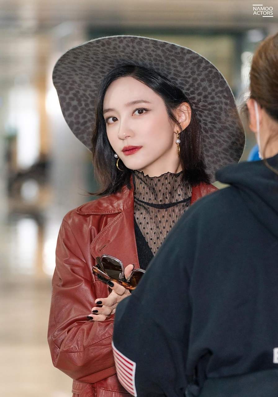 宋仲基《财阀家的小儿子》女二朴智炫最新剧照[比心]