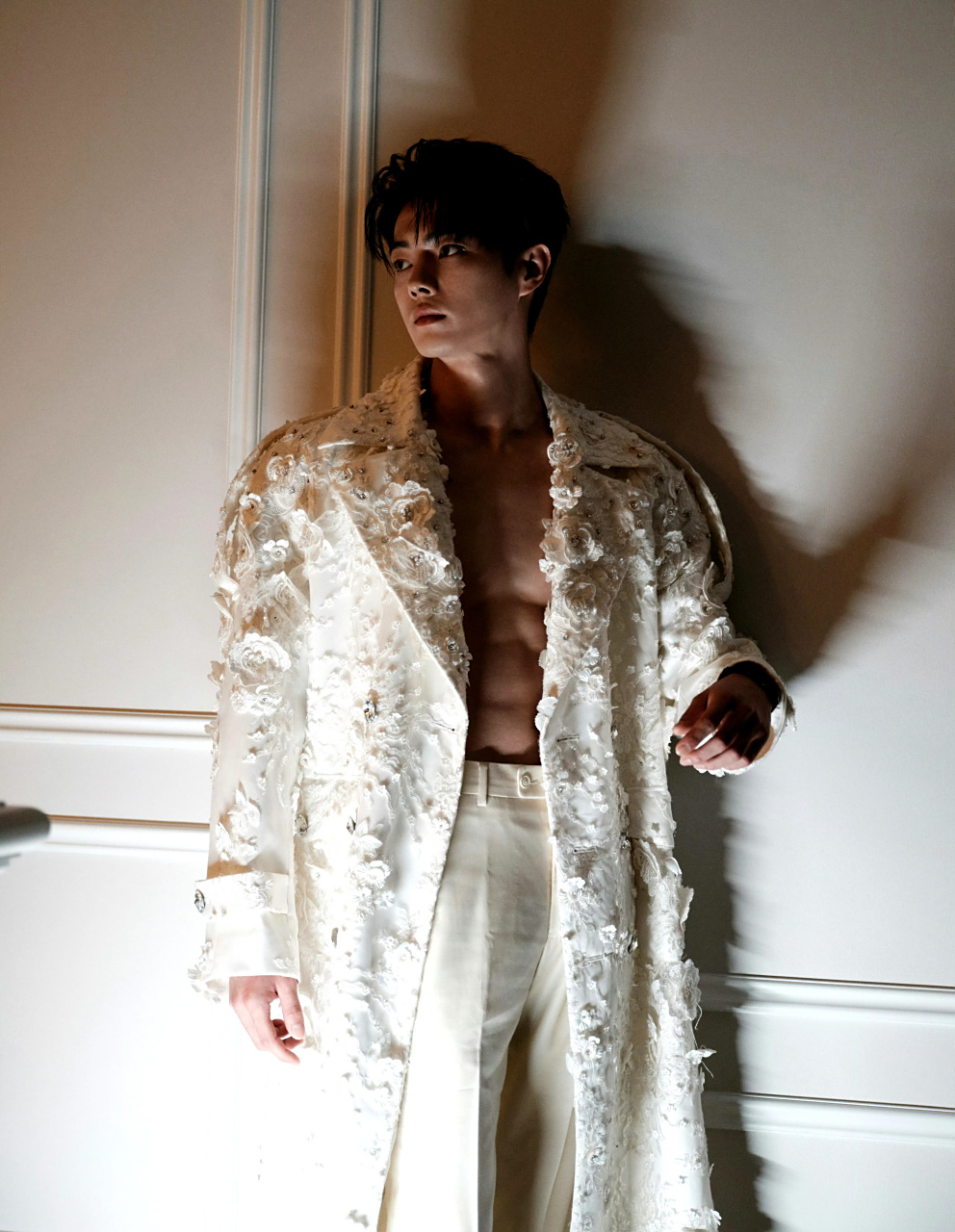 许凯走红毯秀腹肌,不知惊艳了多少人!