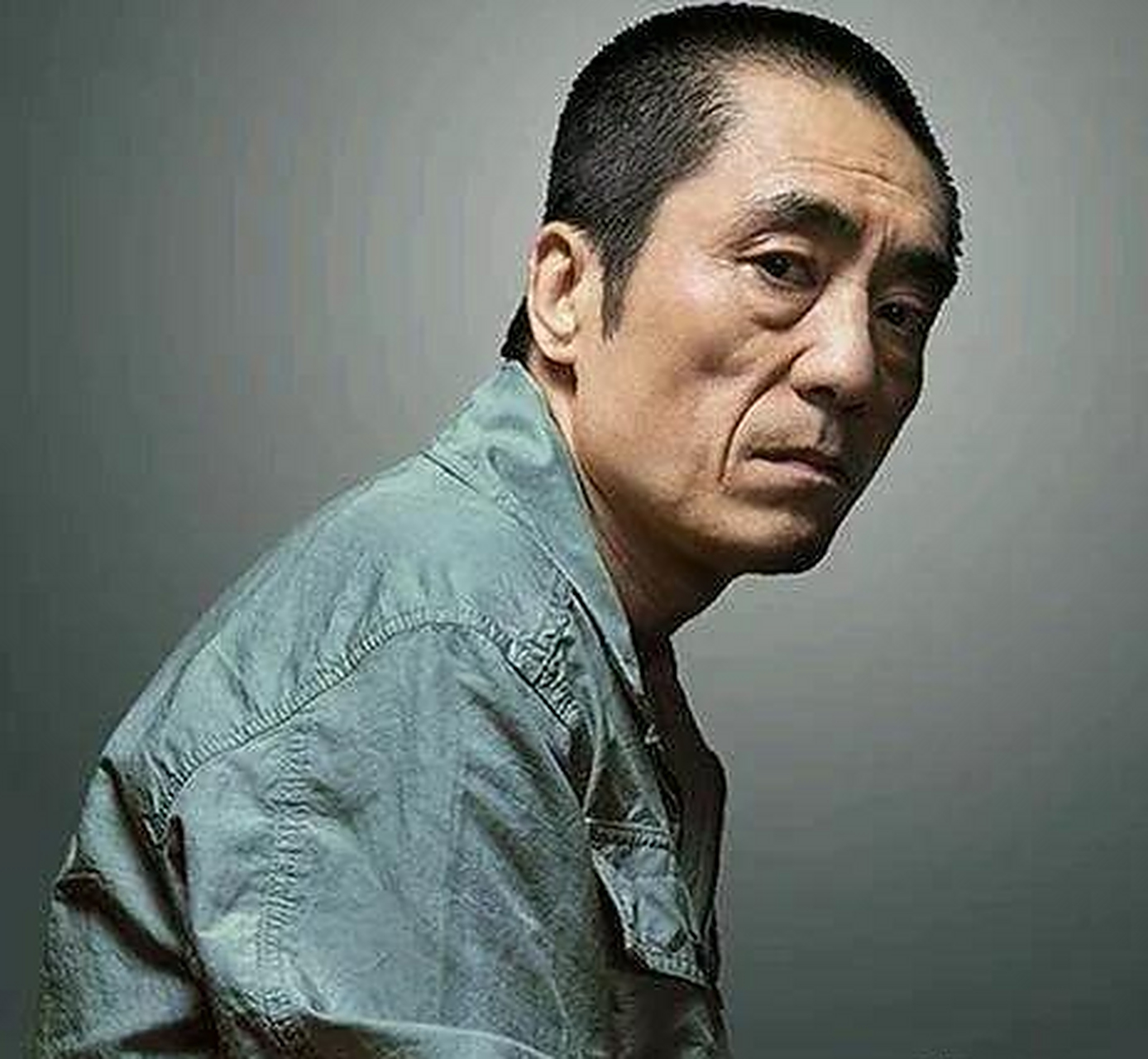 有一次,张艺谋向助手庞丽薇借70万,理由是:《山楂树之恋》和《金陵