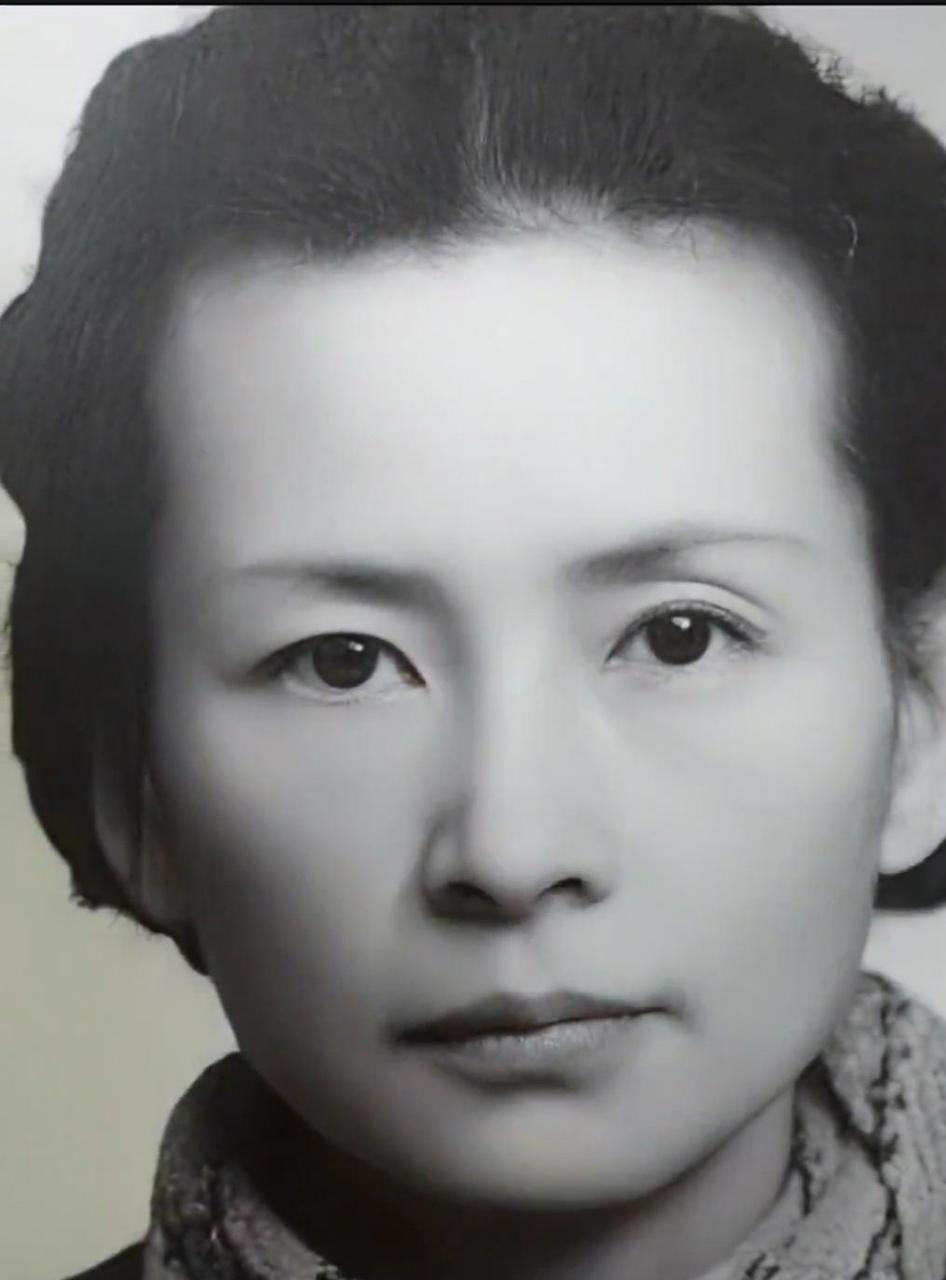 1945年,41岁的林徽因的一张老照片,与大家熟识的少女照相比,此时的她