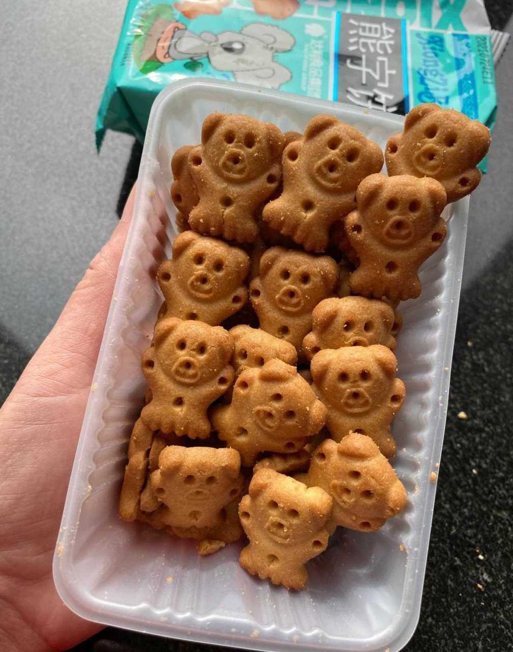 熊字饼是我一直都爱吃的饼干,便宜又好吃.
