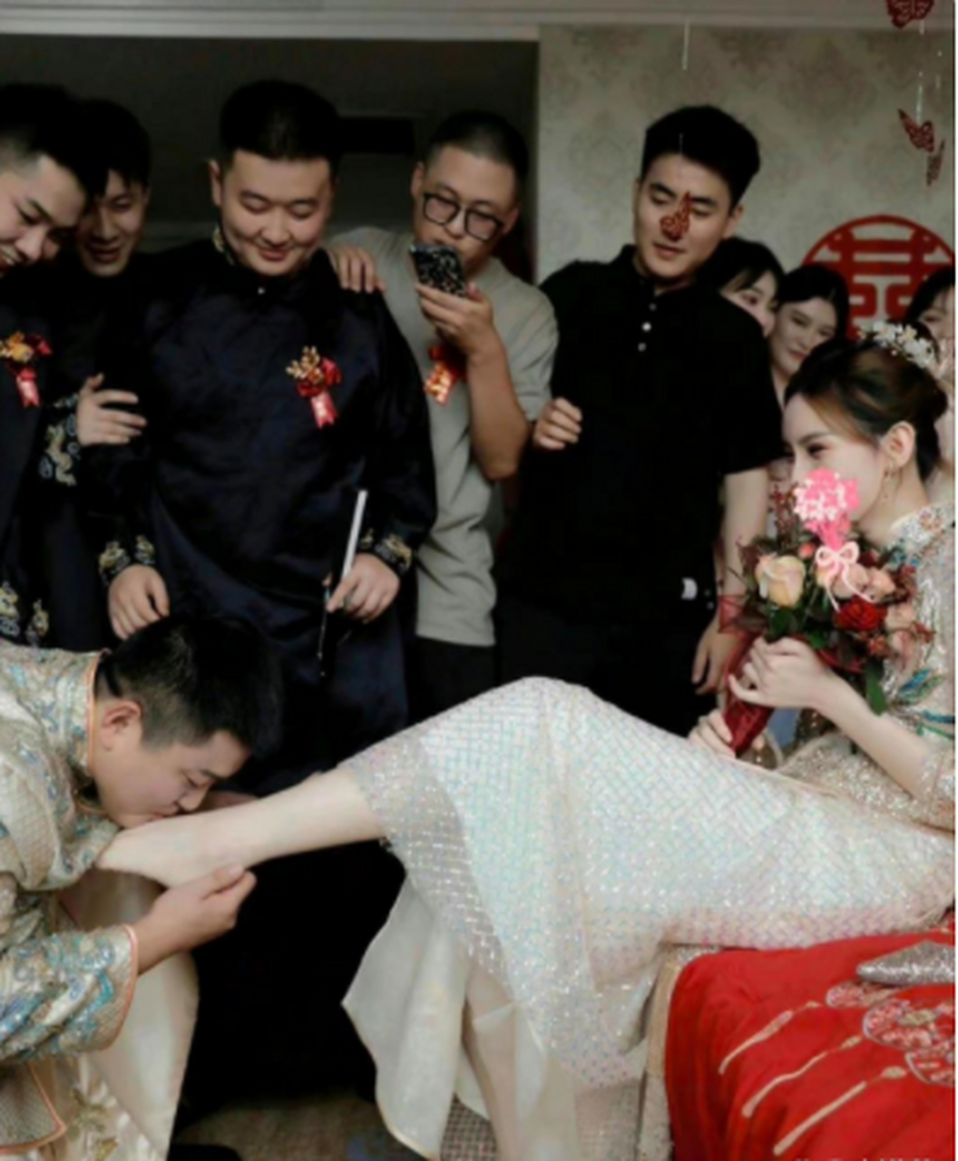 刘继红结婚吻照图片图片