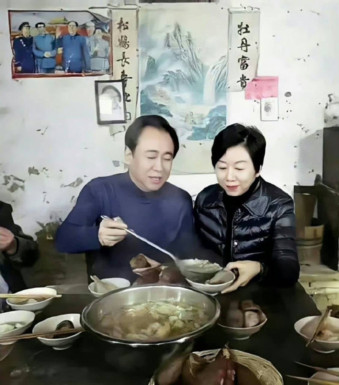 许老板许家印回老家和家人一起吃家常菜的场景![捂脸]