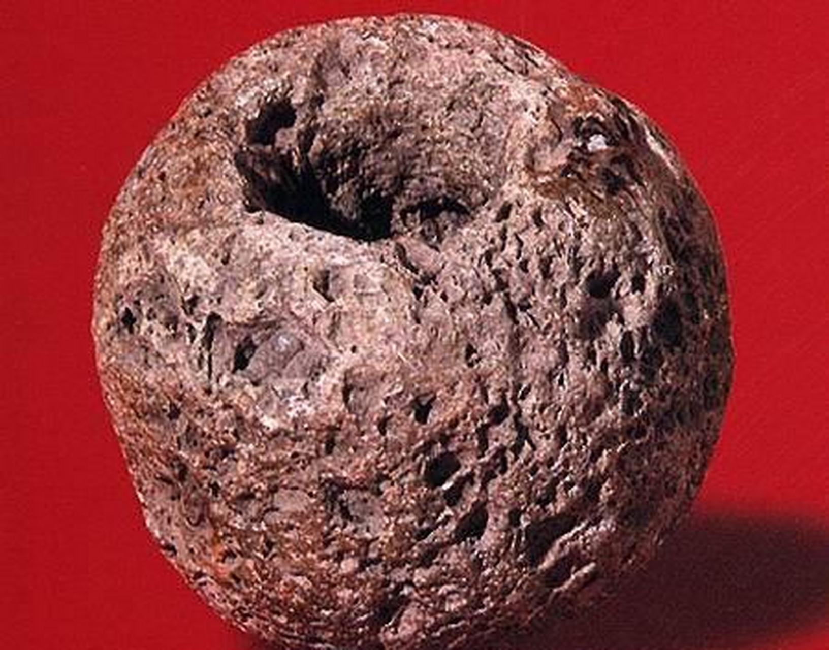 山西许家窑古人类文明遗址出土的"石球",非常适用于古人投掷,无论这些