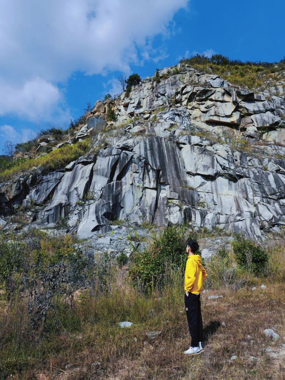 丰梅岭水库,秋天徒步  随着秋意渐渐浓厚,我们趁着明媚的天气与好友