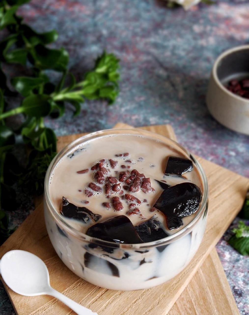 秘夏日减脂甜品牛奶龟苓膏新手也能做好蜜豆牛奶龟苓膏 龟苓膏具有