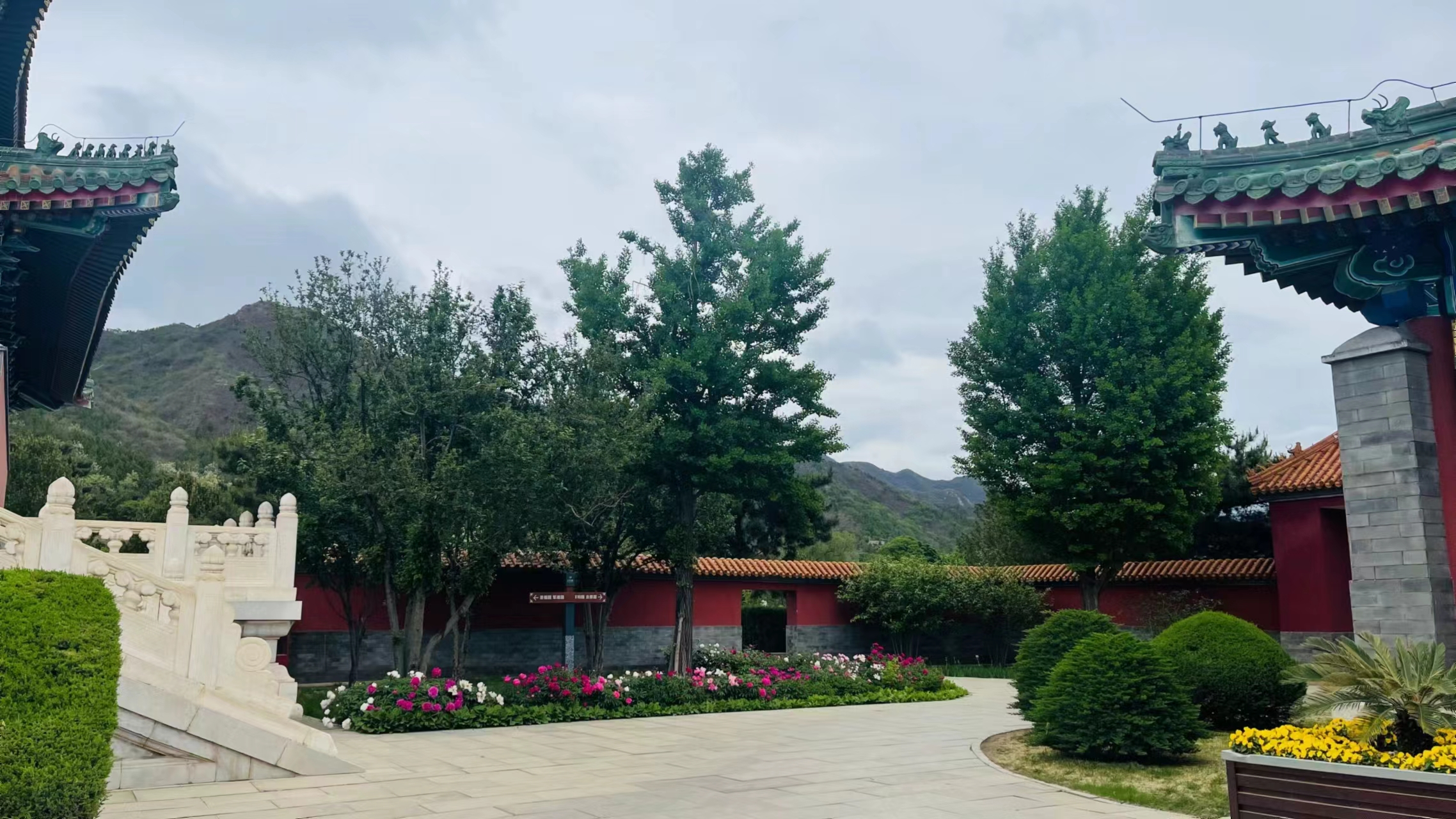 北京昌平天寿陵园是一家具有丰富历史和文化底蕴的园林式陵园,是