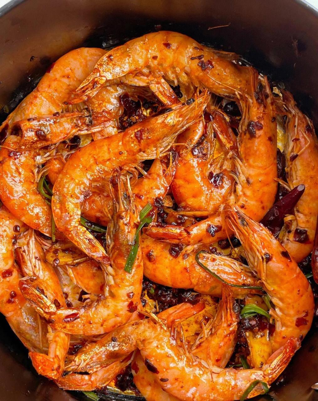 最近太馋干锅了,家里之前买了一盒白虾 正好用空气炸锅做一个香辣