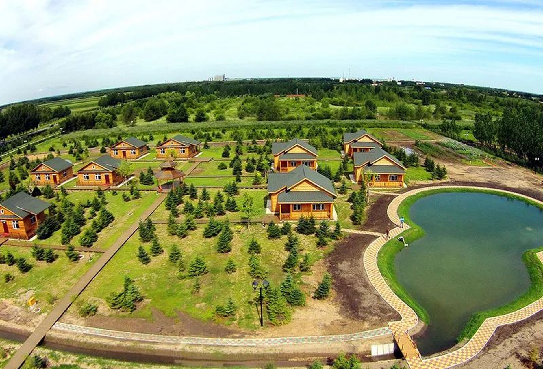 北京有两块飞地,一块在天津(清河农场),一块在黑龙江(双河农场).