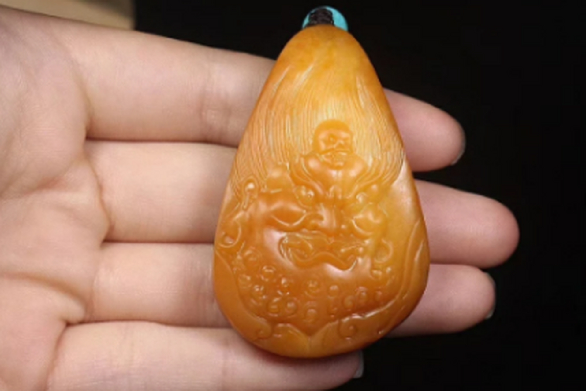 点击头像看直播##和田玉#新疆和田黄沁籽料,质地细腻,收藏佳作!