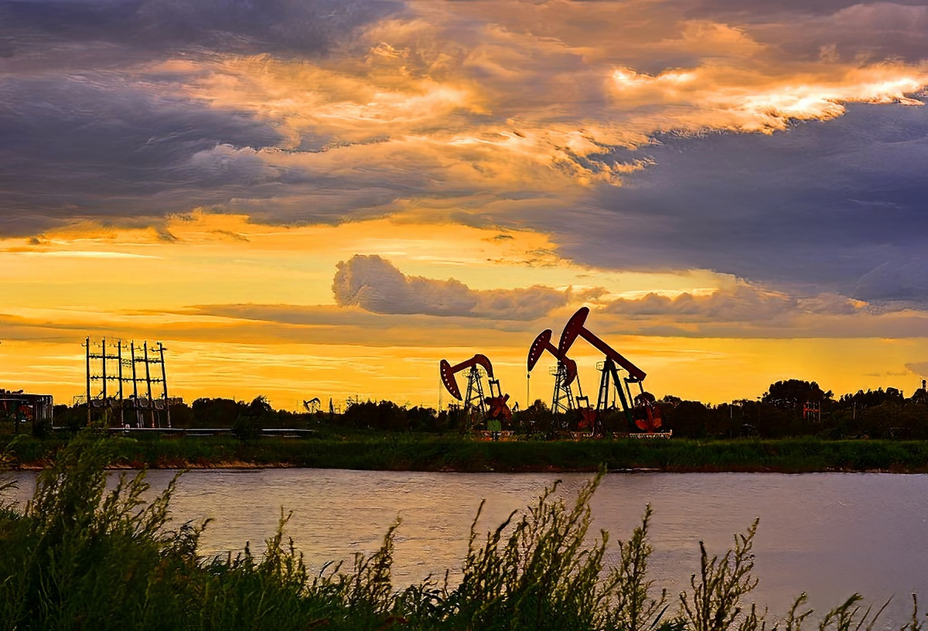 1991年,科威特在战争过后一片荒芜,近1000口油井在燃烧,每天都带来