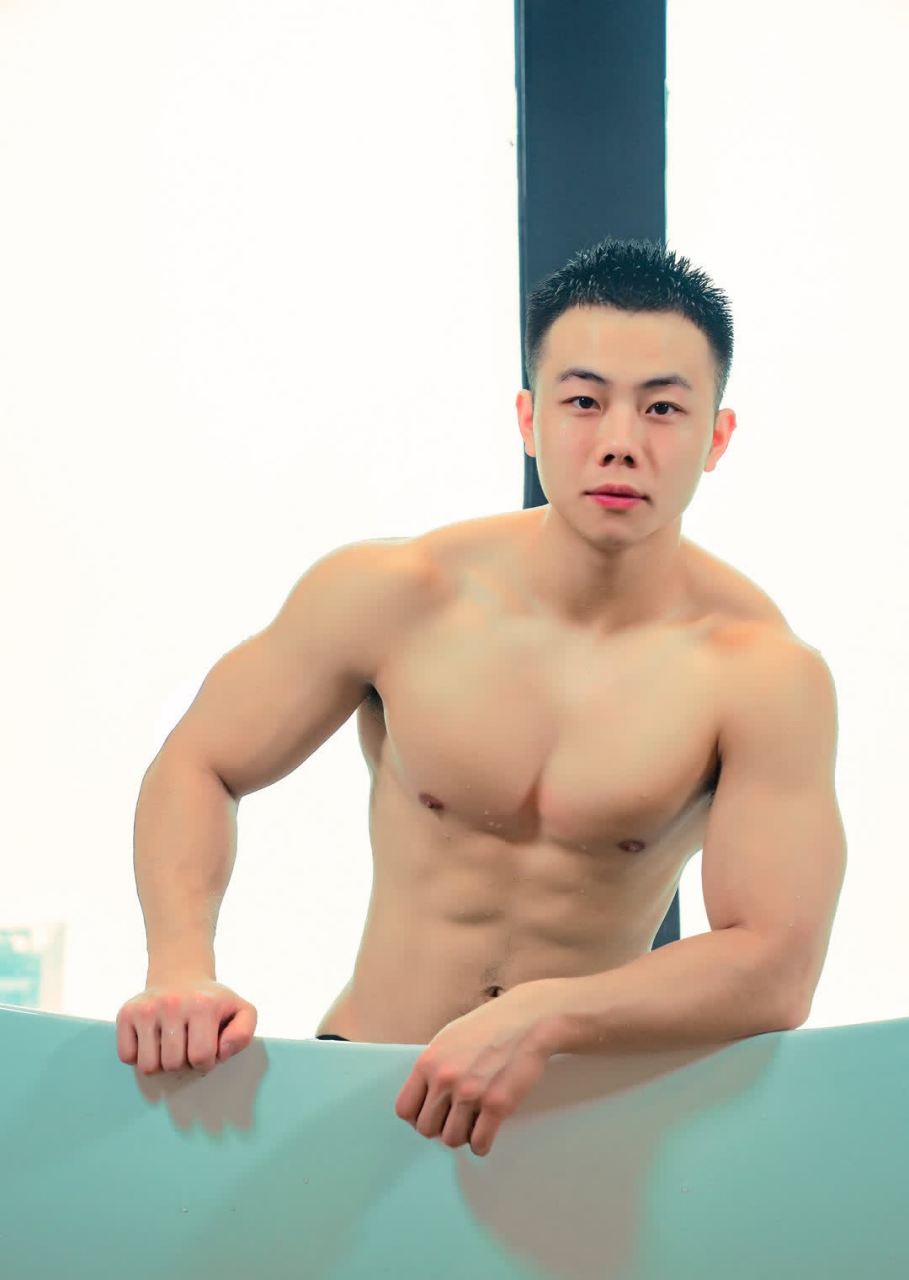 正常展现肌肉线条,没有不好的指导!  #肌肉男#[嘘][三哈][得意]