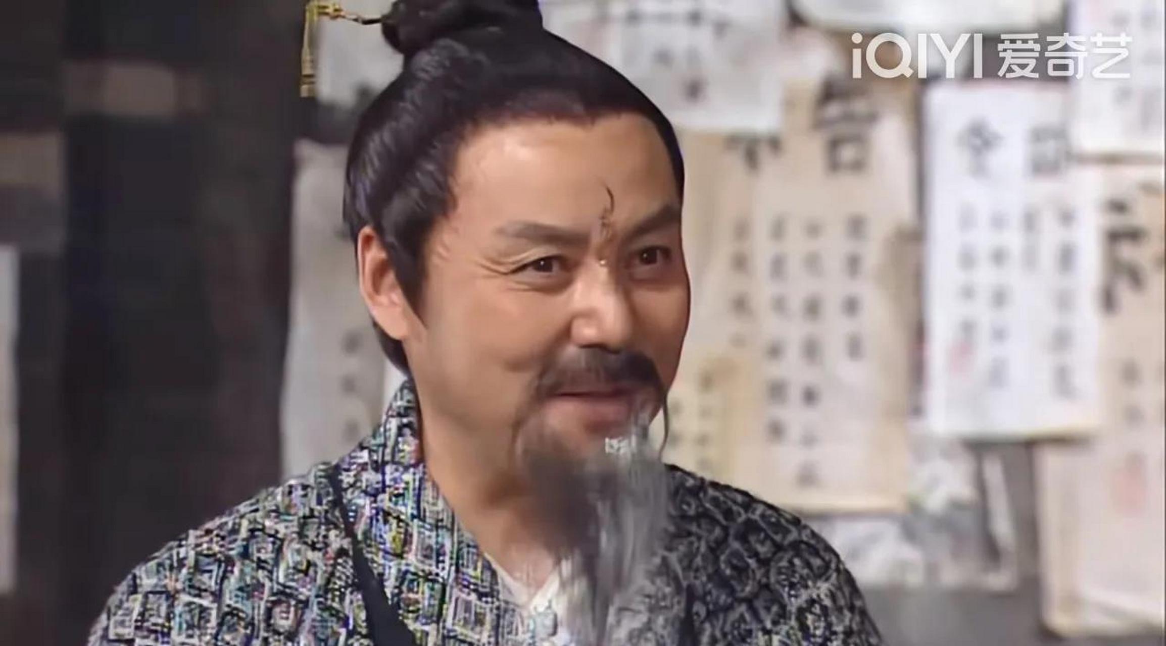 武林外传里岳松涛策划华山论剑和五岳并派那集,大嘴算是典型的吃了没