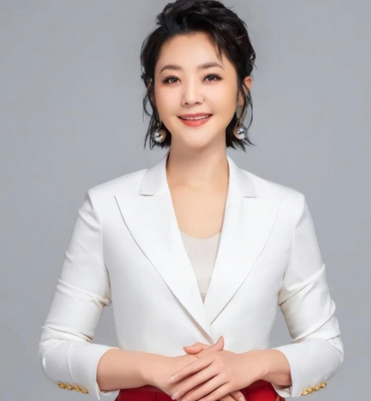 从幼师到著名主持人,方琼的人生非常励志,成名后,方琼一直是个地低调