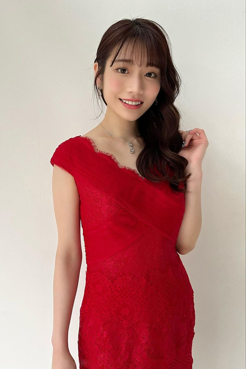 日本女星河北彩花,这身红色礼服感觉人更漂亮了.
