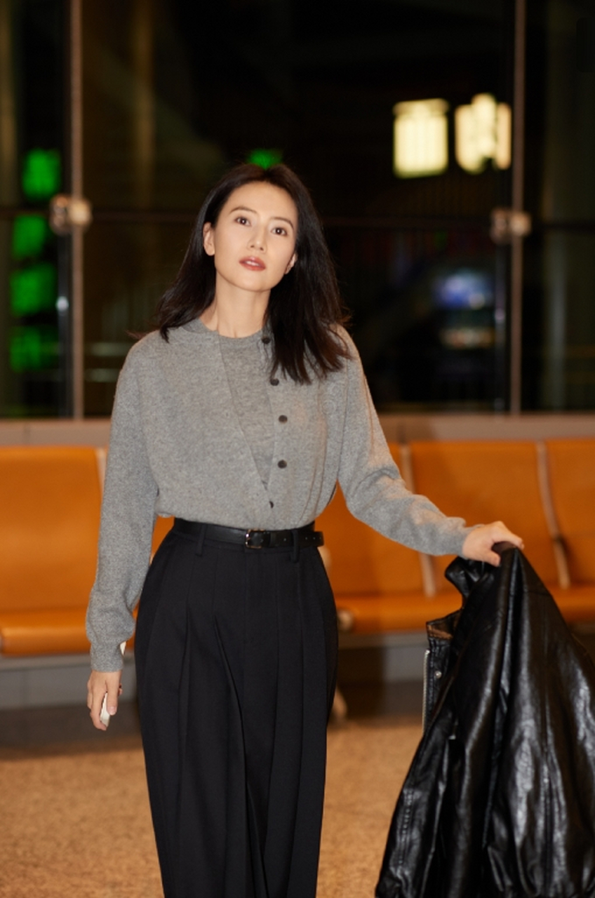 优雅迷人的气质女神#高圆圆# 高挑身材,绝美容颜,风姿绰约,美艳迷人.