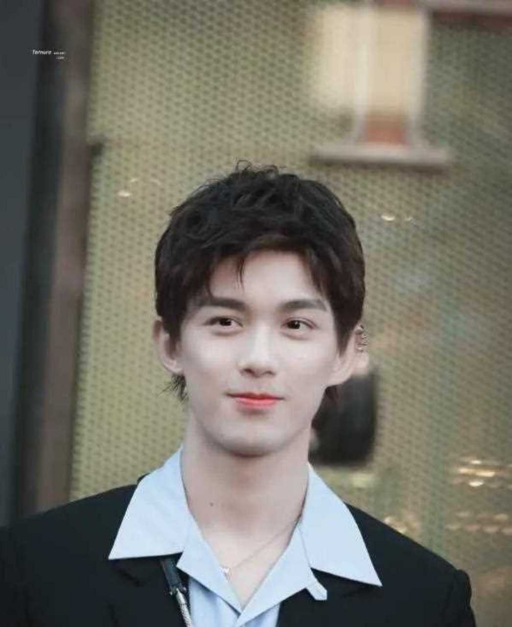 吴磊大概是娱乐圈为数不多的塌鼻子帅哥了吧