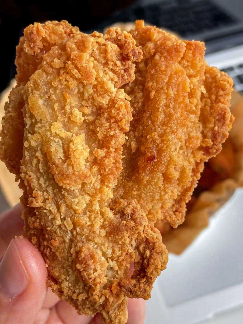 我好像挖到了炸鸡店的秘密! 一口下去嘎嘣脆!里面嫩到爆汁!太好吃了!