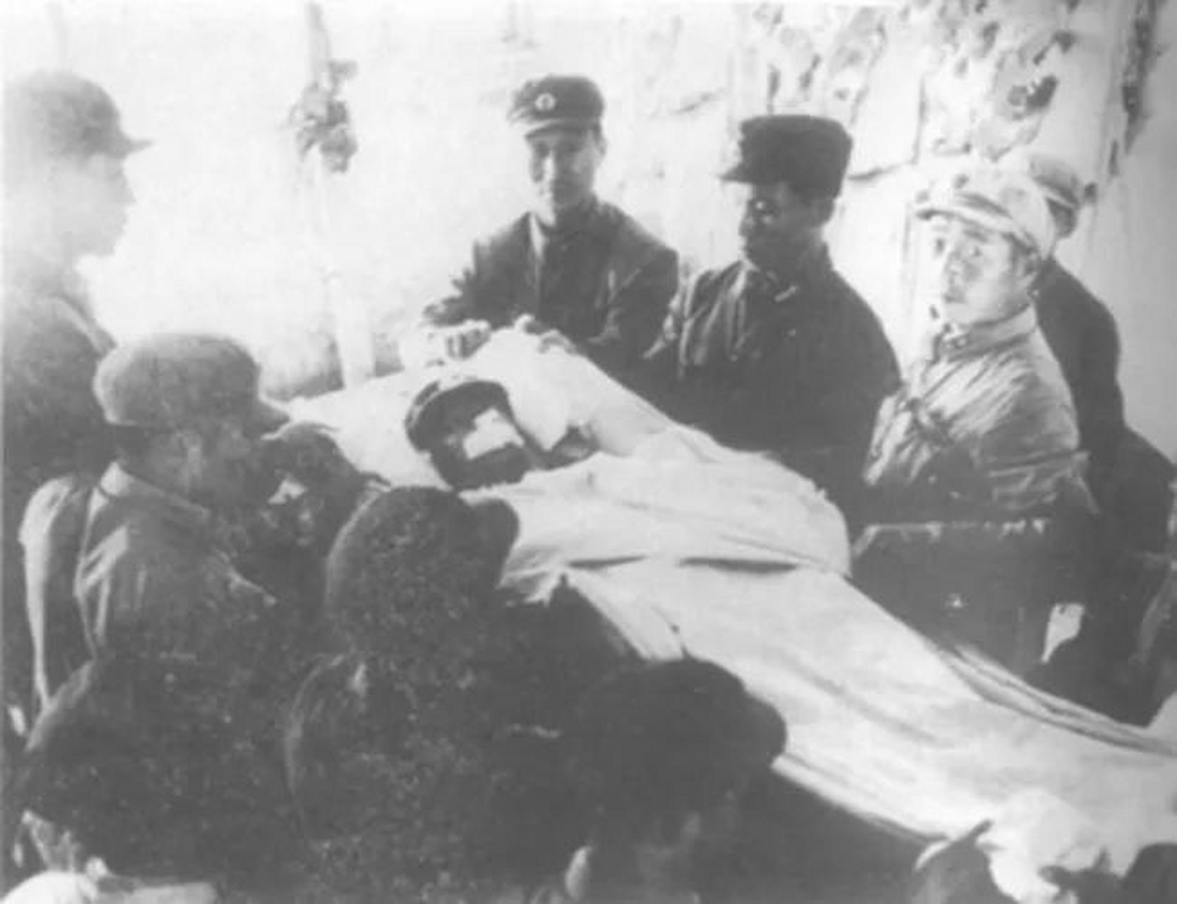 1962年8月,中国著名人物雷锋牺牲,藏匿很久的一张照片也被揭示出来