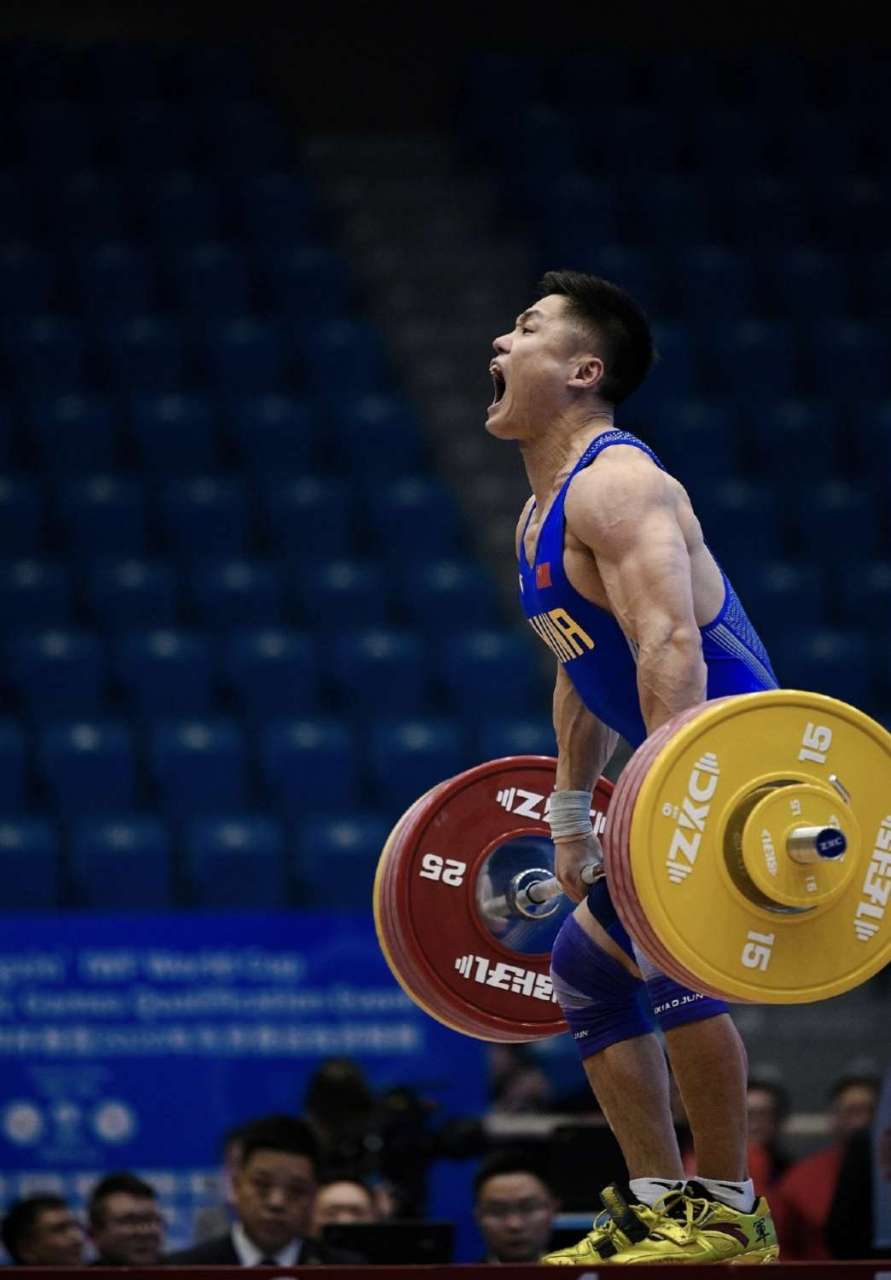 "军神"在国外有多火】 在中国举重队里,吕小军大概是拥有海外粉丝数量