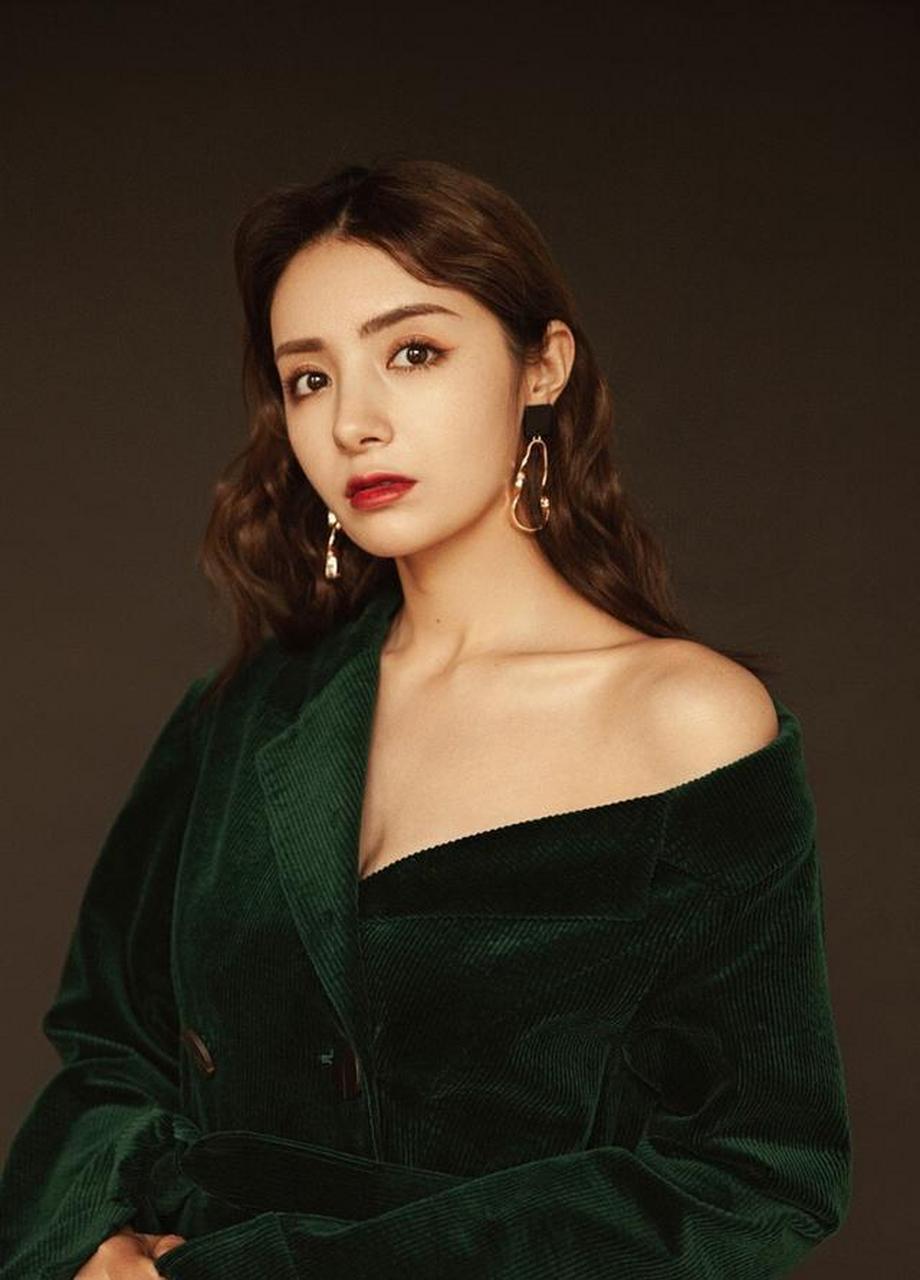 33岁麦迪娜,唯美性感仙气十足,美得无可救药