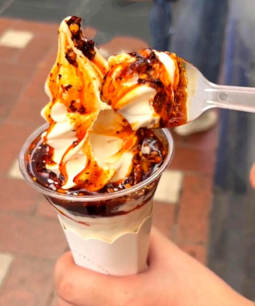 这种辣椒油冰淇淋的味道,实在是难以想象.