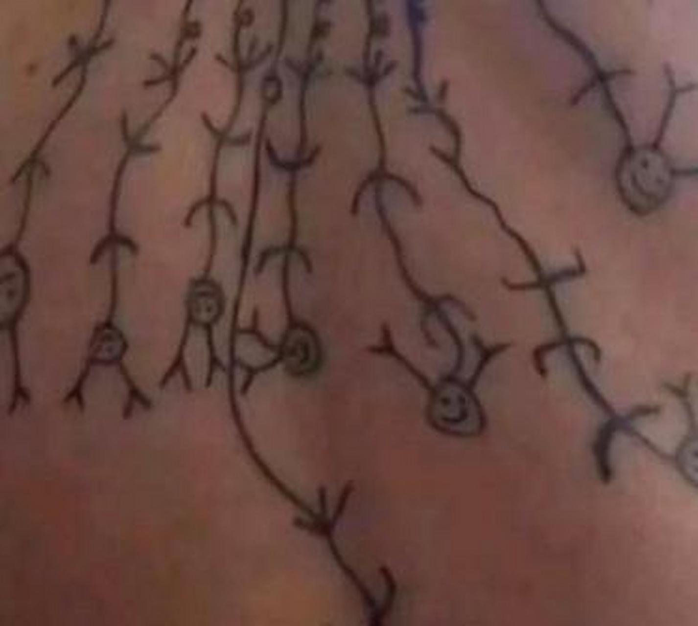 网友:这还是纹身吗?怎么看着有点像鬼画符