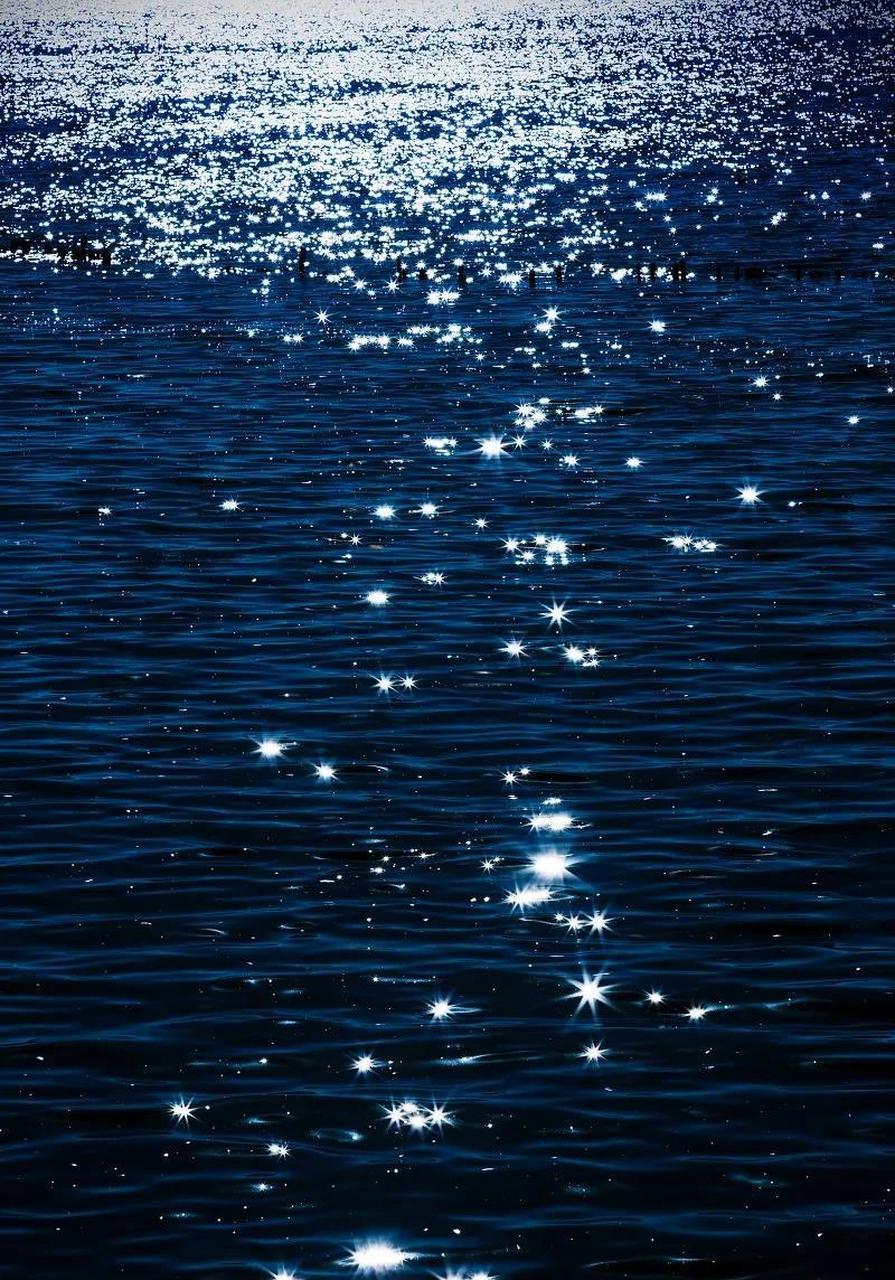 上联:浅月弯弯溪里卧,如何对下联# 天星点点水中烁.