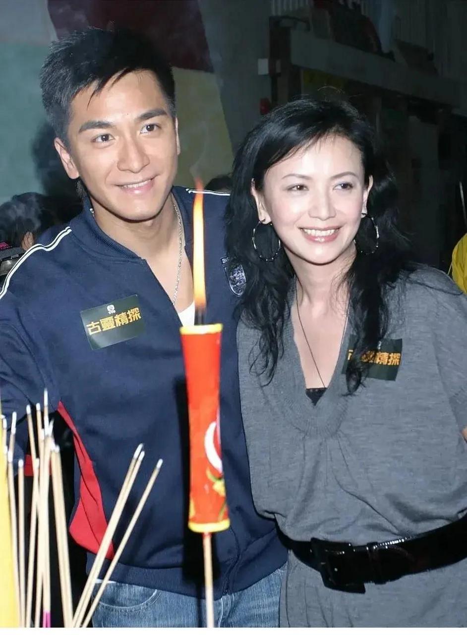 多年前,有一对夫妻曾华倩和马国明,他们的合照曾经风靡一时.