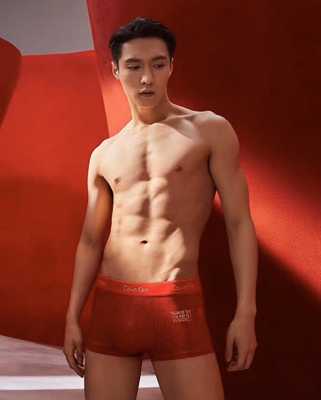 快来看看张艺兴最新的内衣广告大片吧. 这身材怎么样?