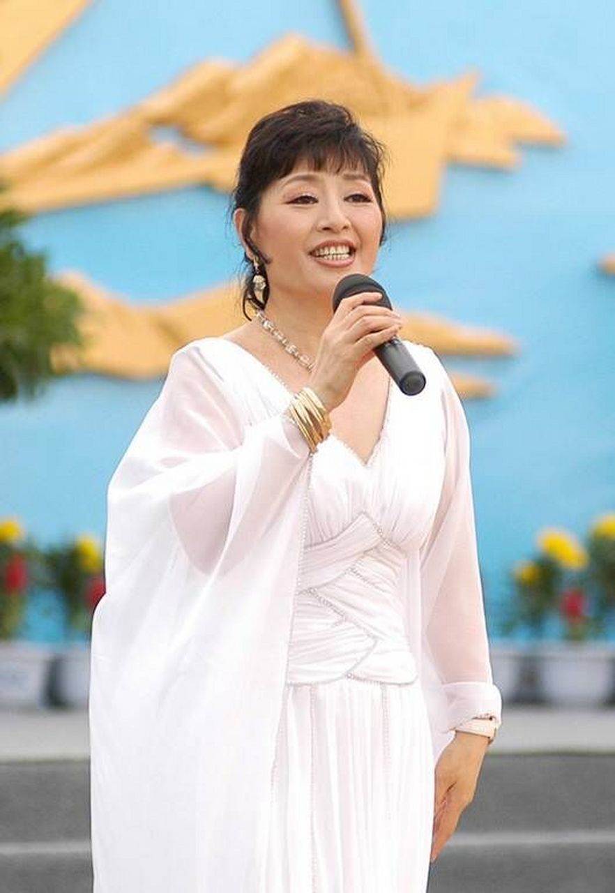 当年三十一岁的殷秀梅与歌唱家程志结婚,婚礼当天殷秀梅却说:"今天把