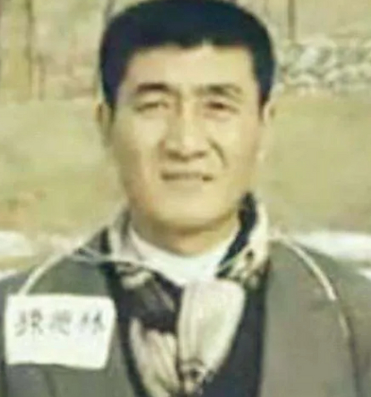 1999年,沈阳,"悍匪"孙德林在被处决前,一张罕见的留影,镜头中的他已经