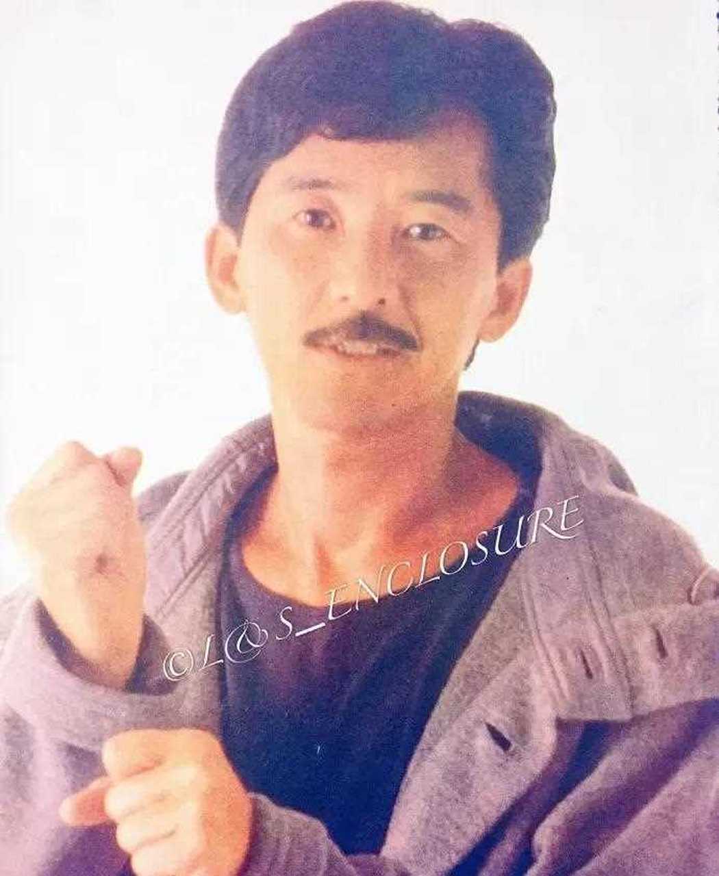 香港娱乐圈中的三位小胡子明星,形象上有很多相似之处,气质,性格和