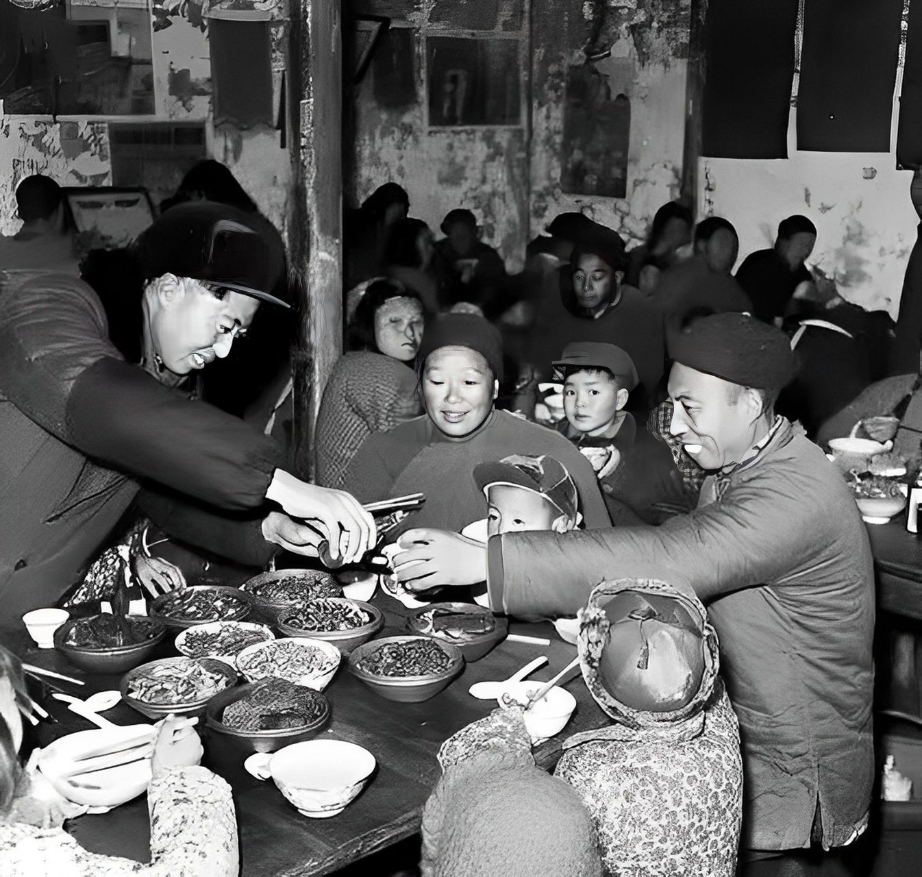 上世纪50年代,一幕山的大集体公社餐厅!  #ai共创计划