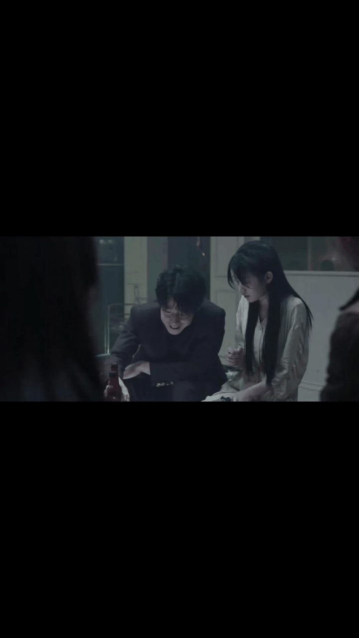 gif创作人# 孙兴抓到假意被俘的林浩,主动告诉林浩他们对徐英子做了