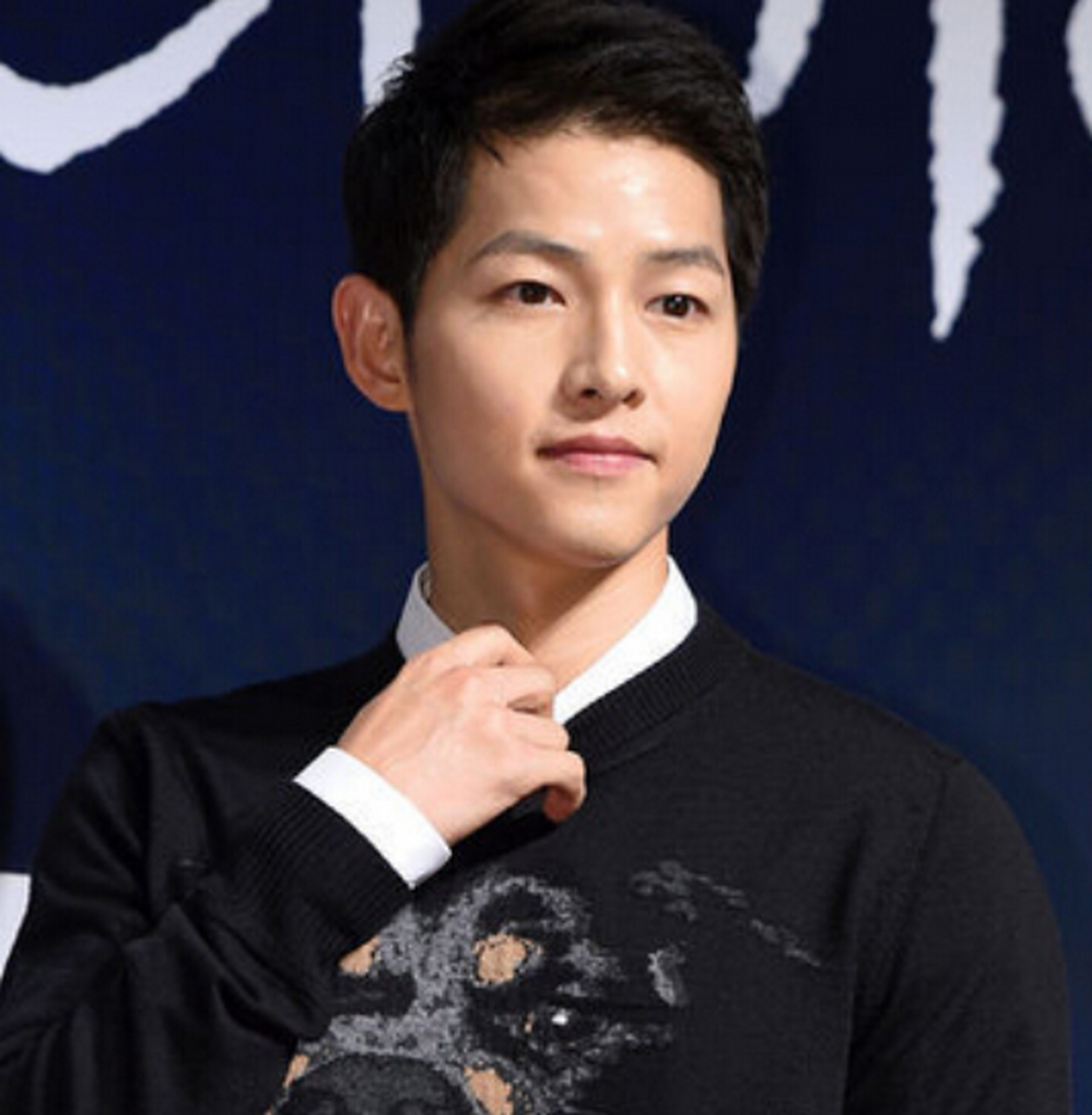 宋仲基承认新恋情,不许路人拍照霸气护女友