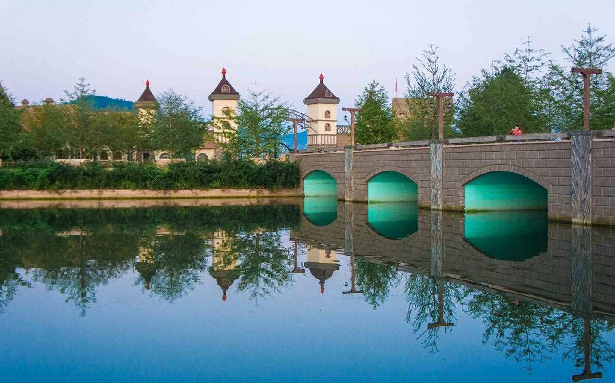 今天早晨,我和伙伴们在辽宁丹东凤城叆河风景区采风.