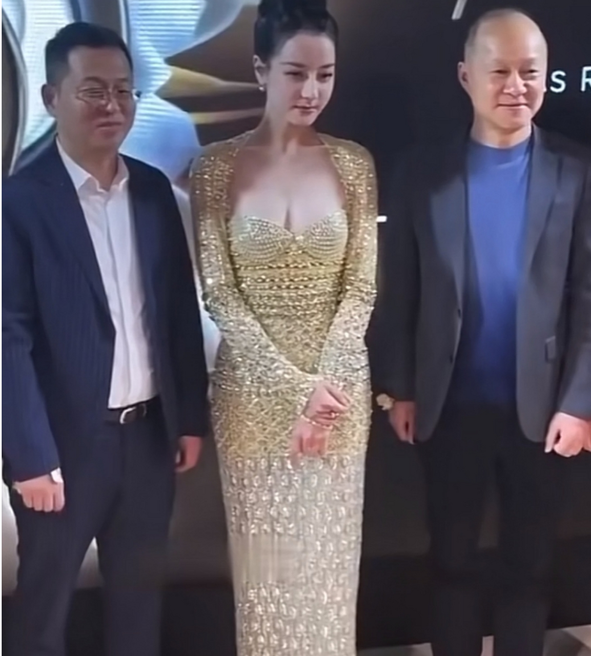 热巴生娃了吗,怎么一脸的孕相