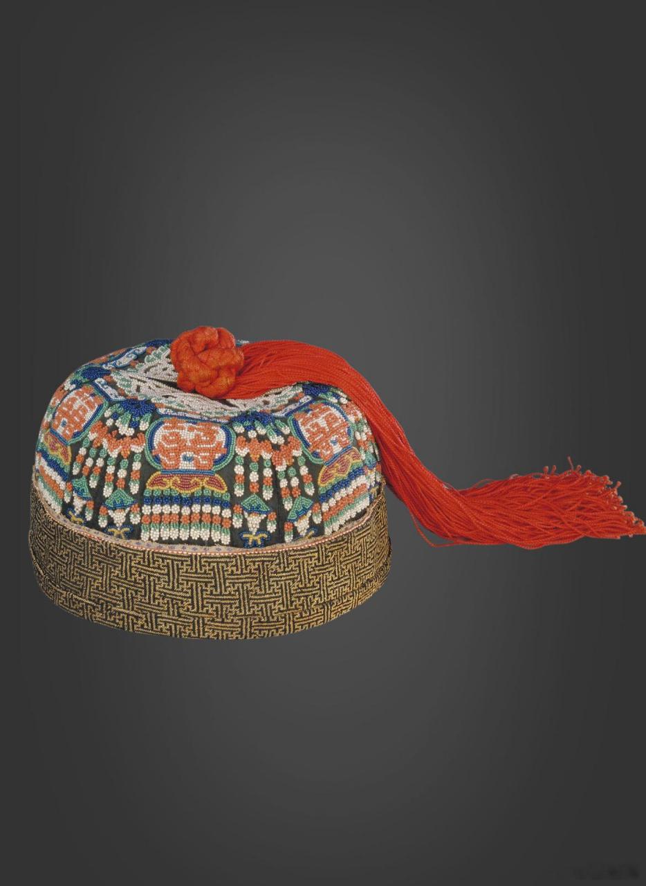 【穿米珠灯笼纹如意帽】北京故宫博物院//藏此帽是光绪皇帝穿便服时所