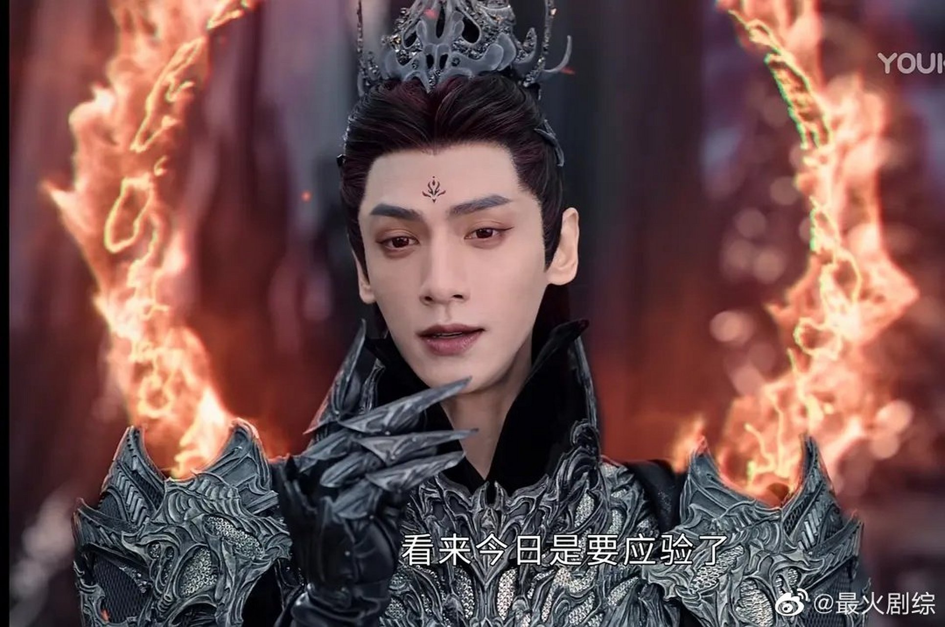 罗云熙在长月烬明里的手让我想起了仙剑奇侠传三的邪剑仙,是不是有一