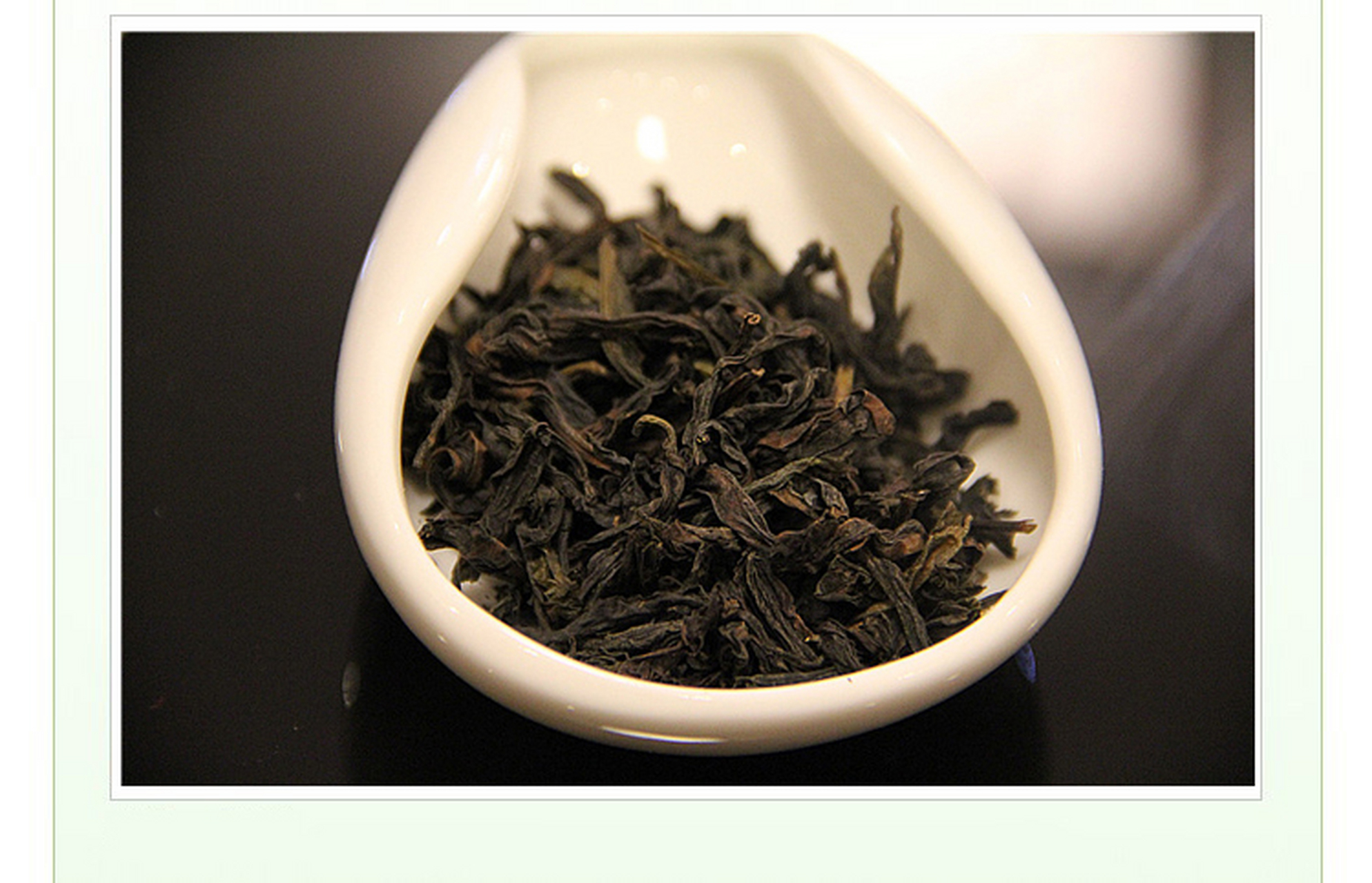 闽北水仙茶,又名武夷水仙茶,是闽北乌龙茶中两个花色品种之一,现主