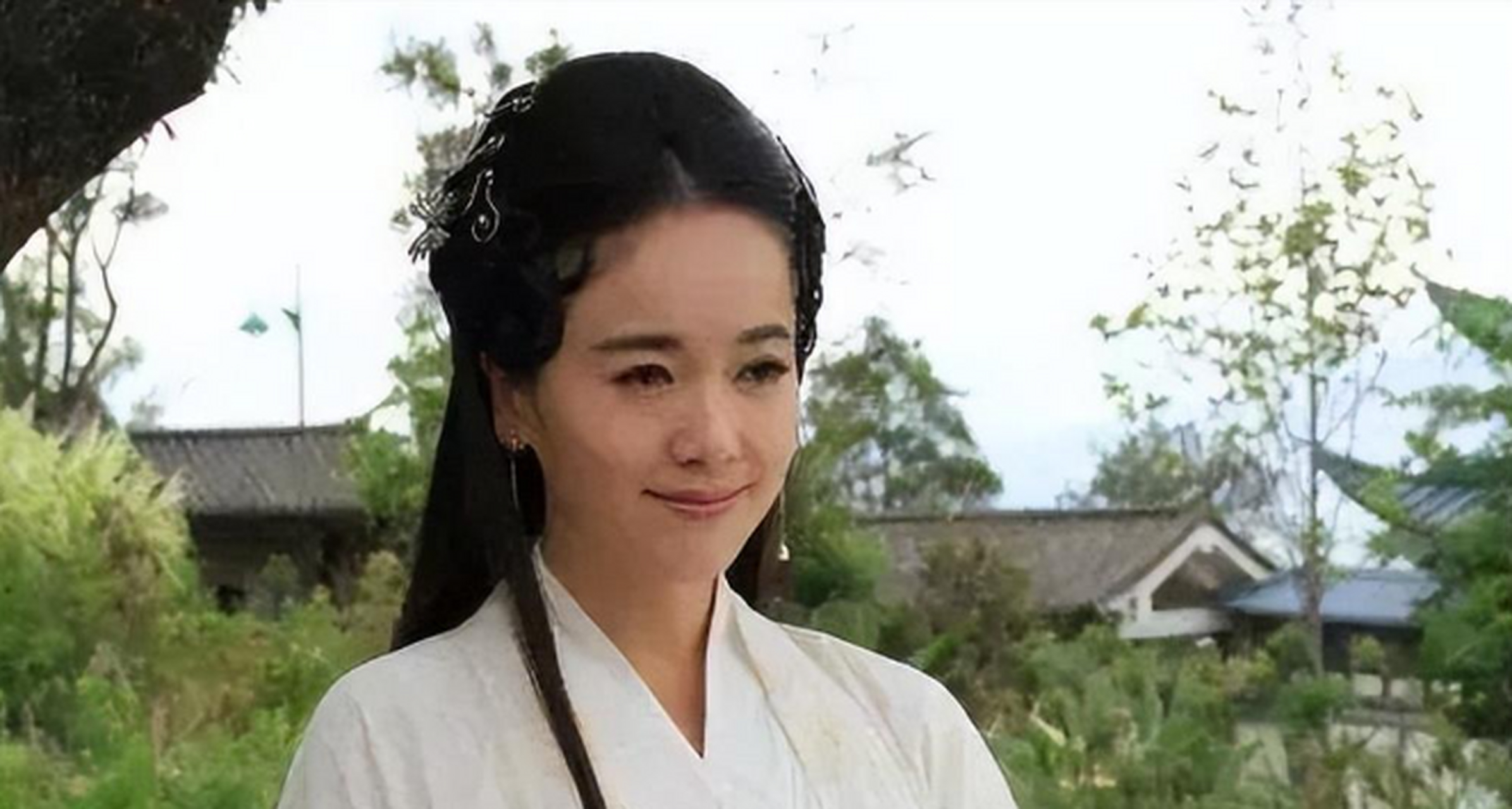 左小青无疑是幸运的,刚到北京就迎来了自己的机会,出演古装神剧《财神